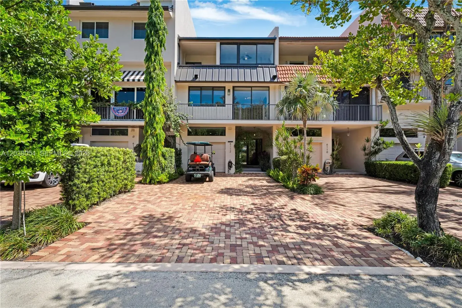 4 bedroom 4 bath for sale at 6112 Paradise Point Dr, Palmetto Bay FL 33157