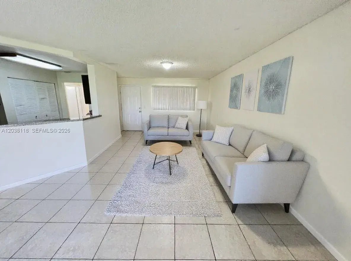 3417 NW 44th St # 104, Oakland Park FL 33309