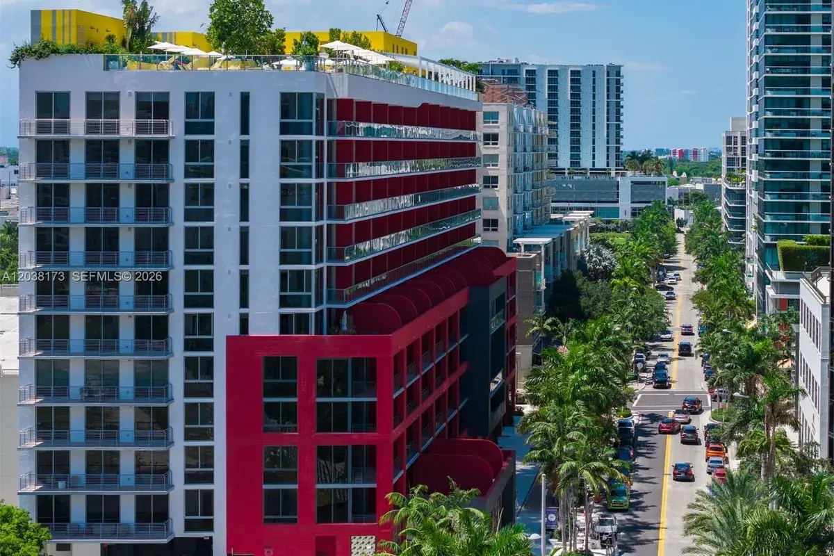 90 32 # 503, Miami FL 33131