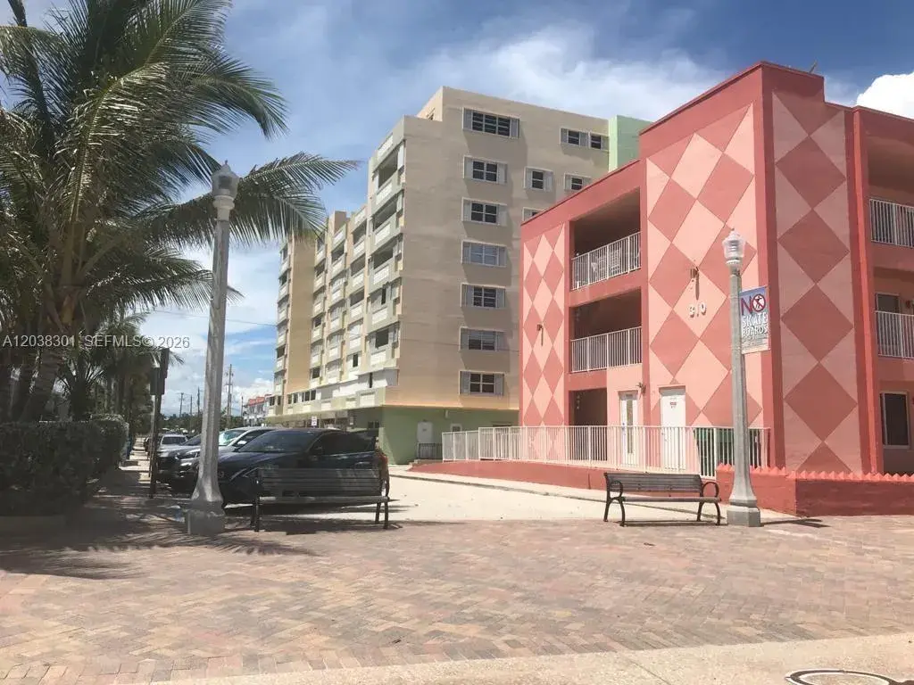 320 S Surf Rd # 305, Hollywood FL 33019