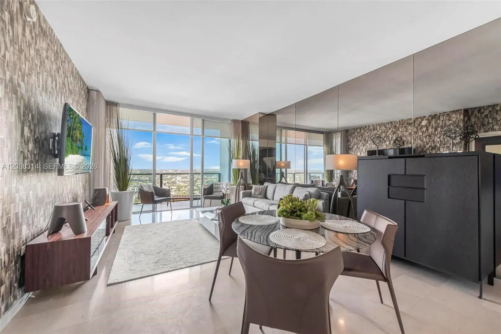 1 bedroom 1 bath Residential Lease for rent at 88 SW 7th St # 3806, Miami FL 33130