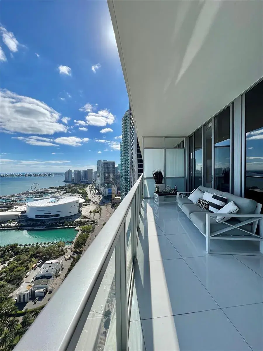 2 bedroom 2 bath for rent at 1100 Biscayne Blvd # 4103, Miami FL 33132