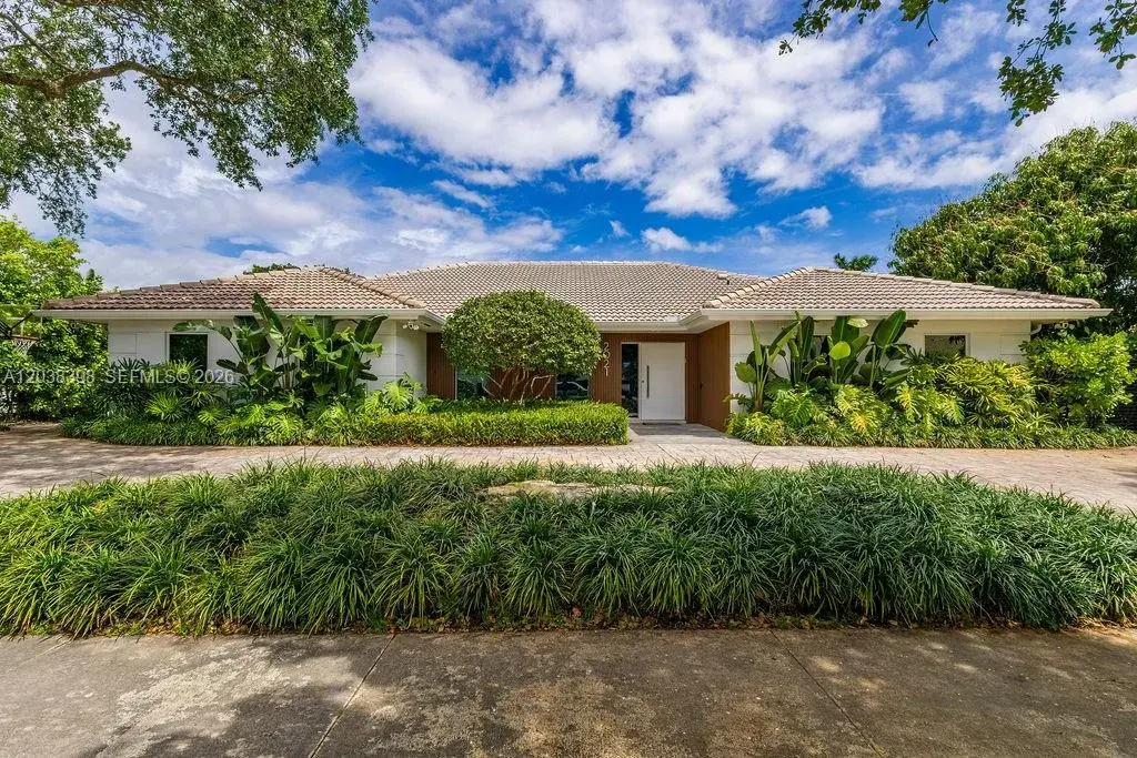 5 bedroom 4 bath for sale at 2021 NE 212th St, Miami FL 33179