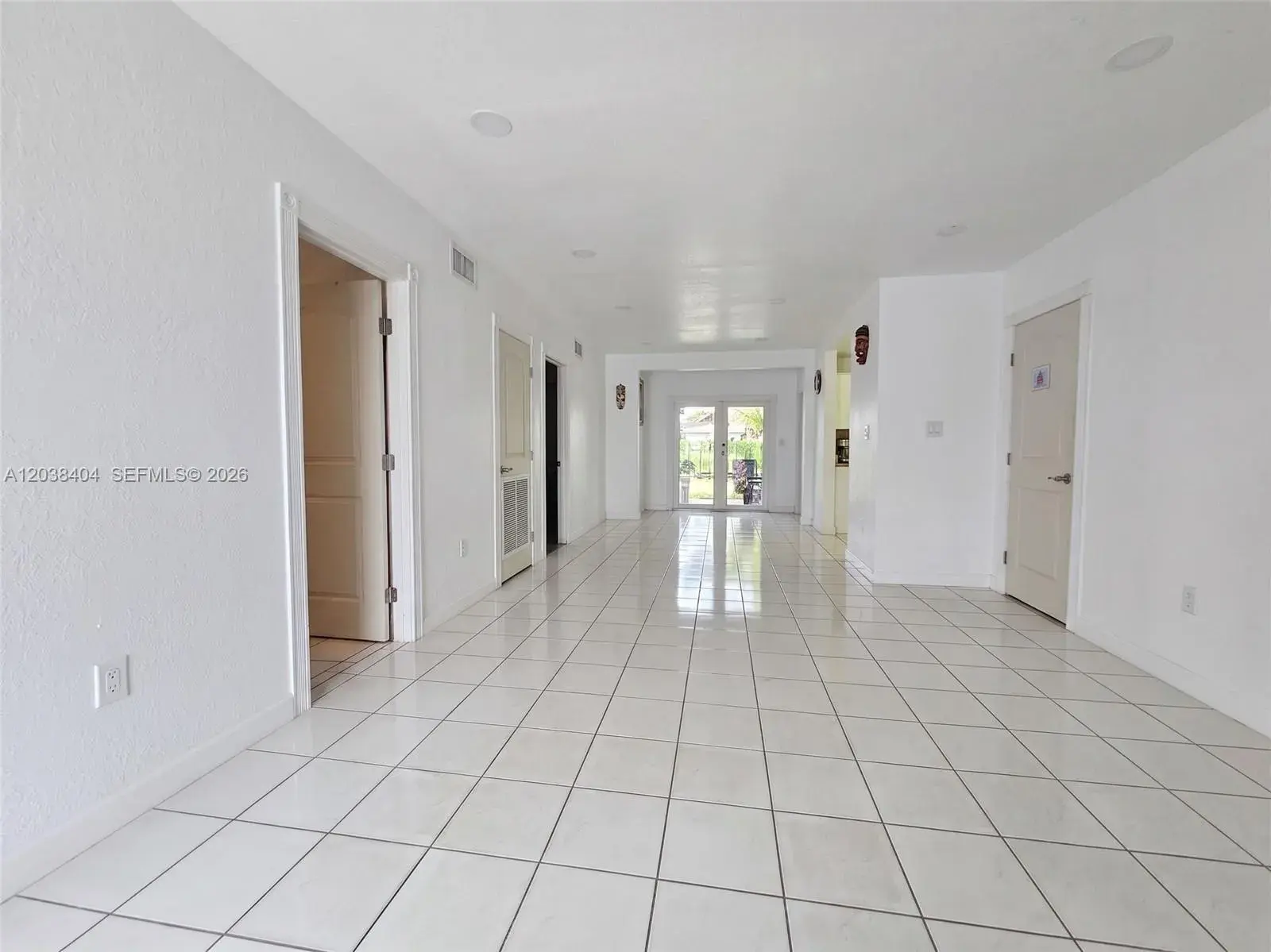 572 E 38th St, Hialeah FL 33013 photo 3