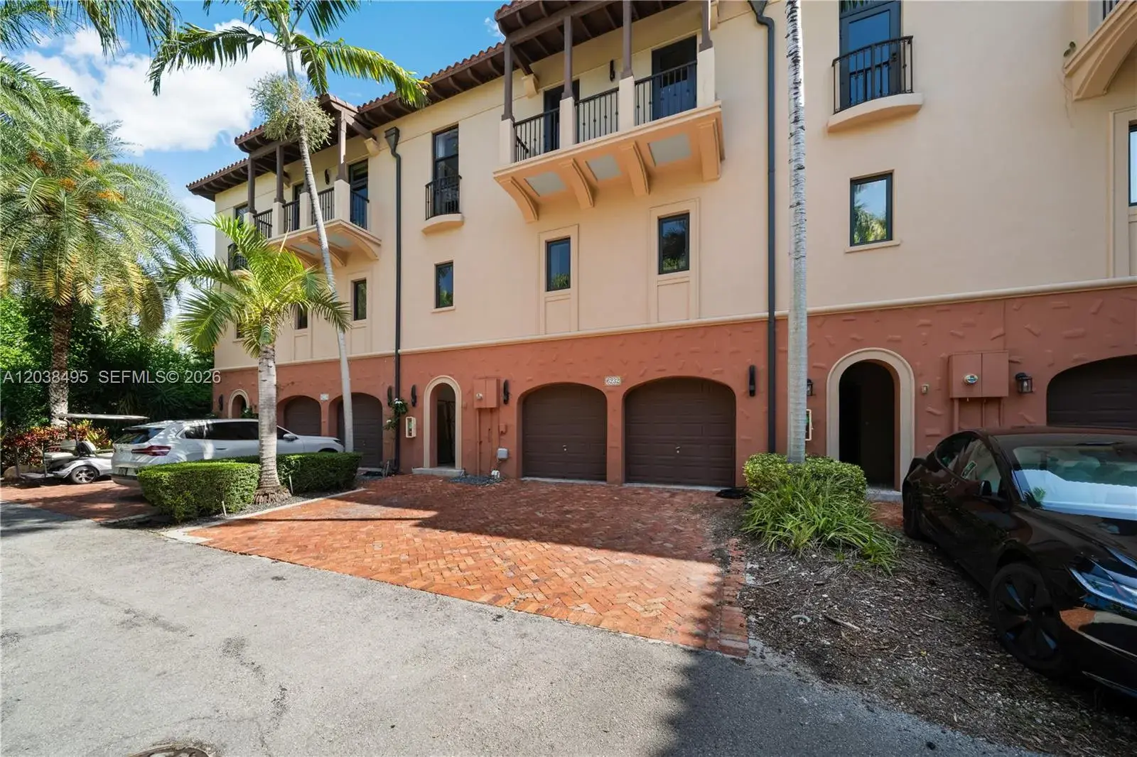 6232 Paradise Point Dr, Palmetto Bay FL 33157