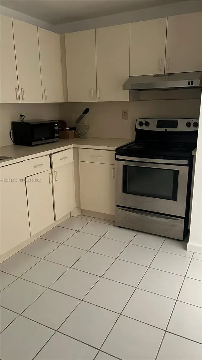9962 N KENDALL DR # 7, Miami FL 33176