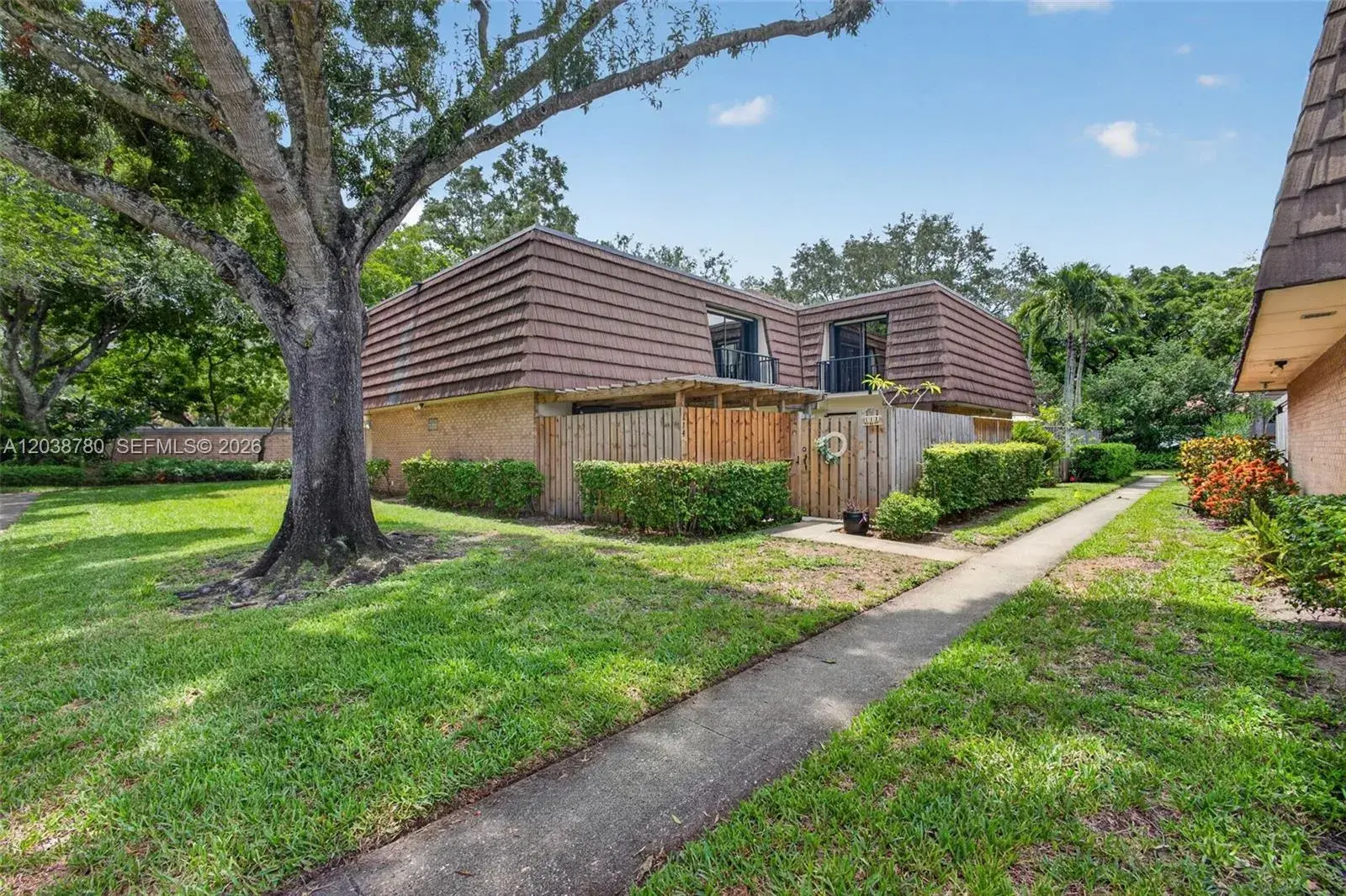 3 bedroom 2 bath Residential for sale at 114 1st Ln, Palm Beach Gardens FL 33418