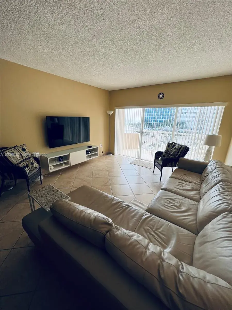 1950 S Ocean Dr # 4C, Hallandale Beach FL 33009