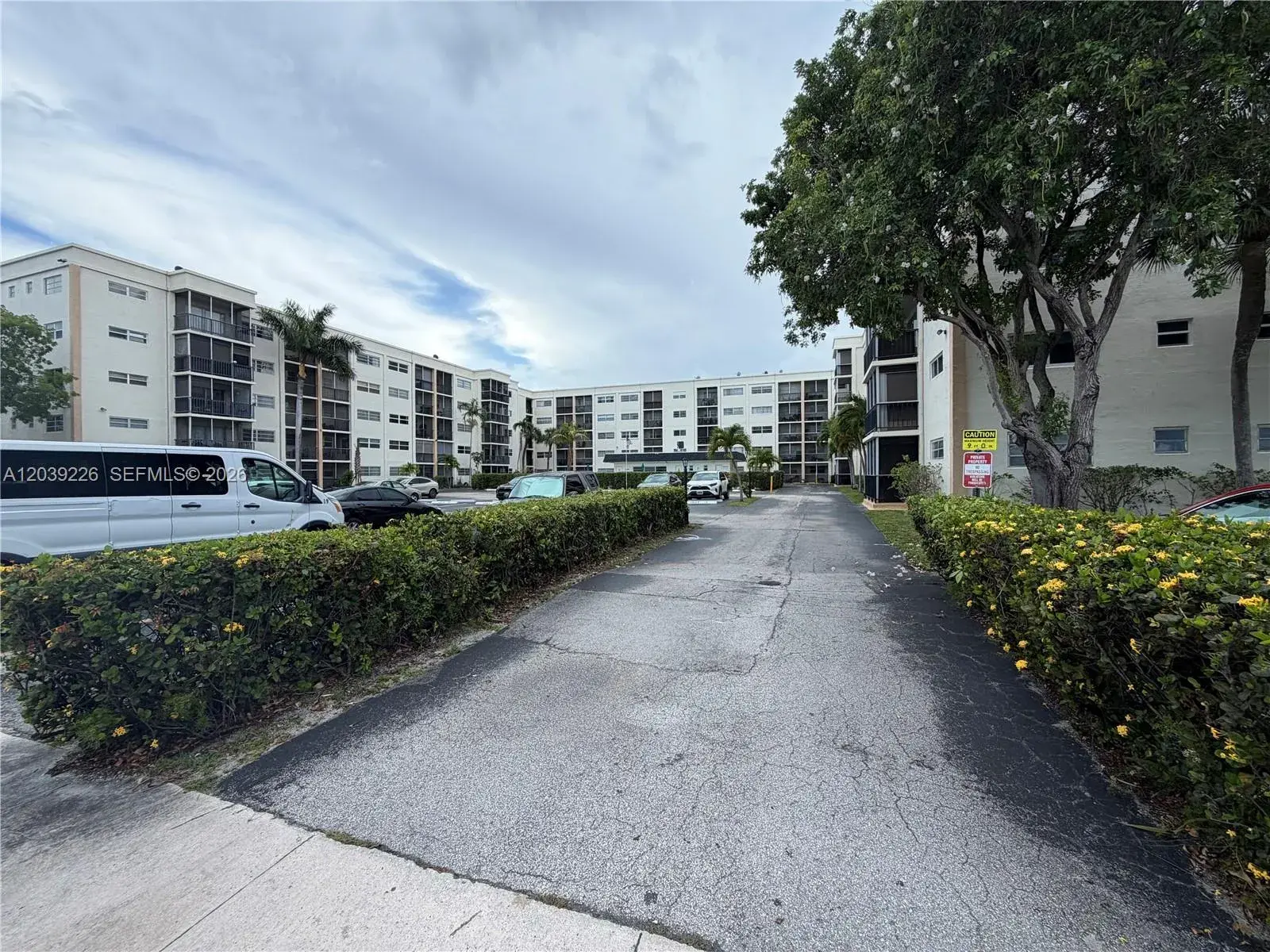 1 bedroom 1 bath Residential Lease for rent at 220 SW 9th Ave # 402, Hallandale Beach FL 33009