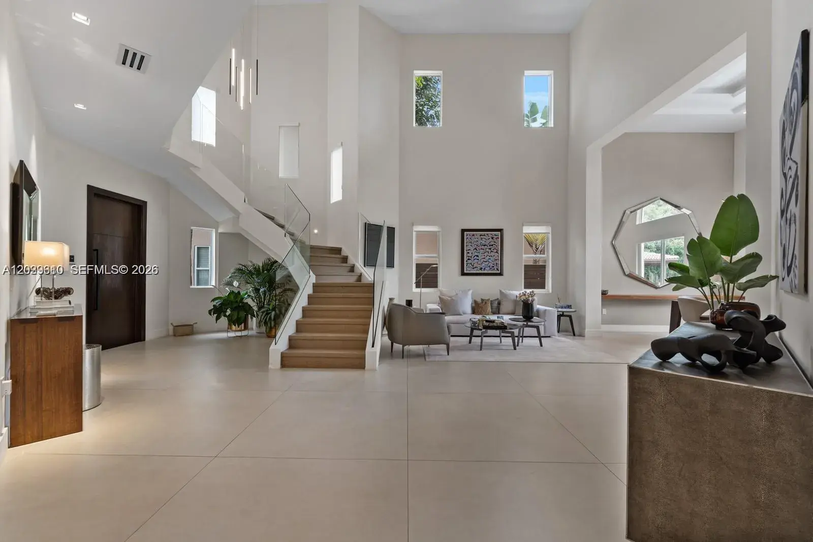 6 bedroom 4 bath for sale at 11163 NW 71st Ter, Doral FL 33178