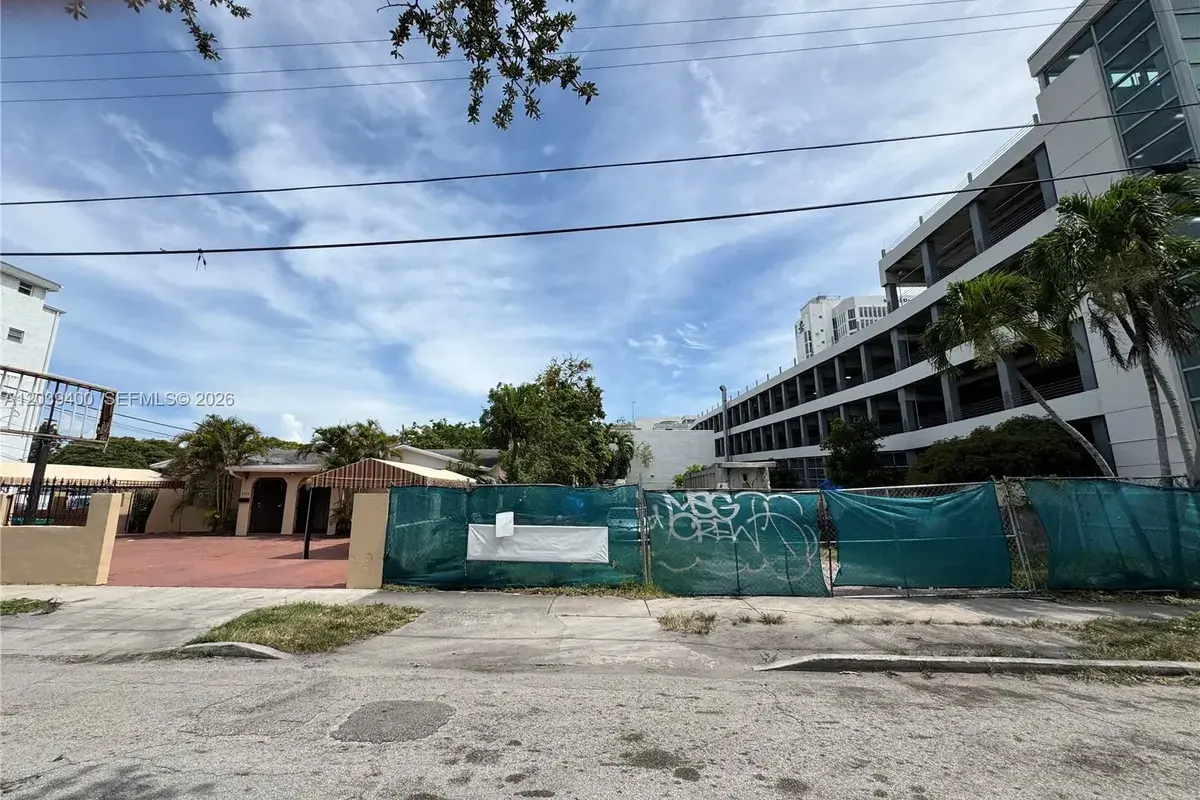 2524 SW 6th St, Miami FL 33135