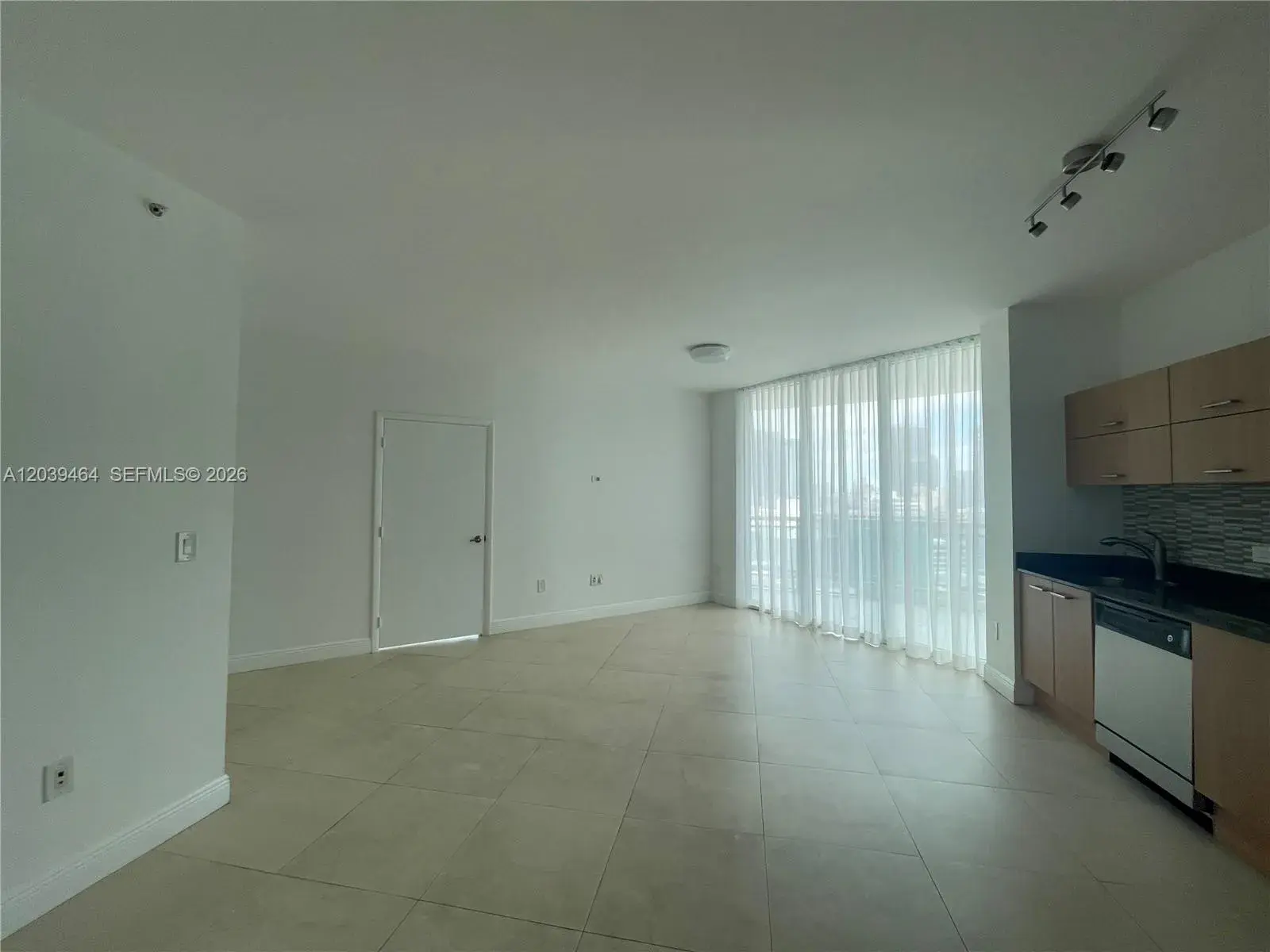 2 bedroom 2 bath for rent at 350 S Miami Ave # 1913, Miami FL 33130