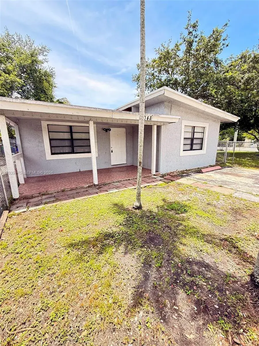 2 bedroom 1 bath Residential Lease for rent at 204 NW 28th Ave, Fort Lauderdale FL 33311