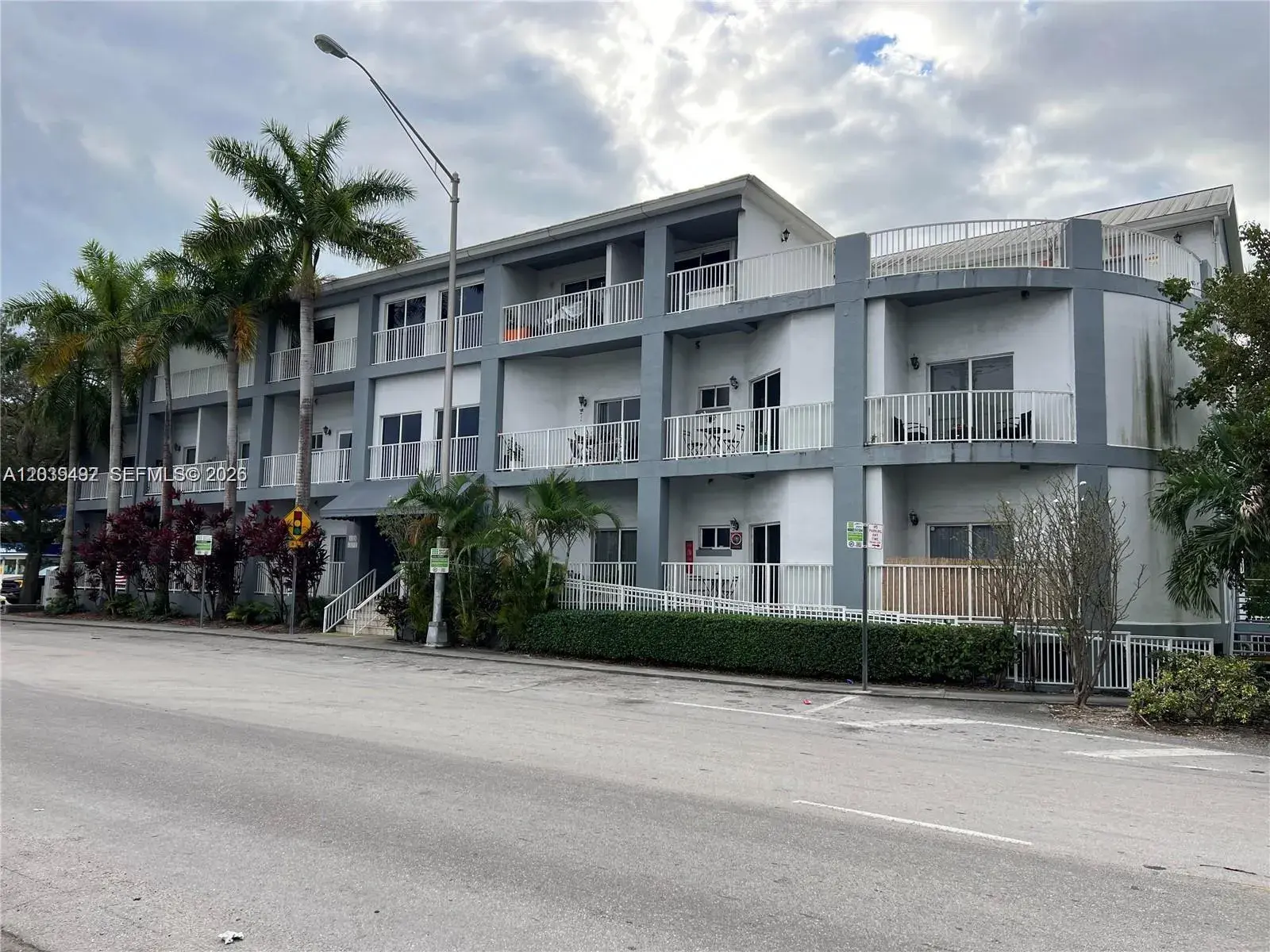 1 bedroom 1 bath Residential Lease for rent at 2734 Bird Ave # 114, Miami FL 33133
