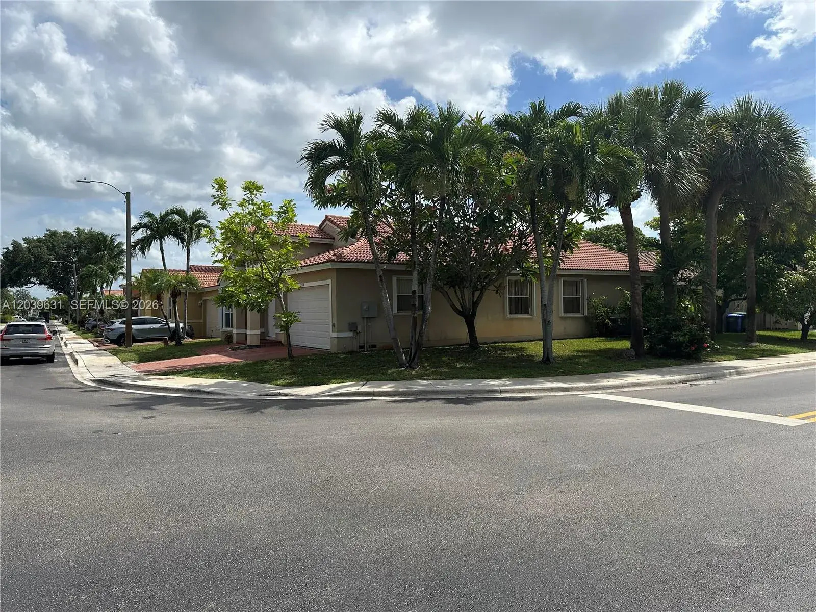 1579 SW 105th Ave, Pembroke Pines FL 33025