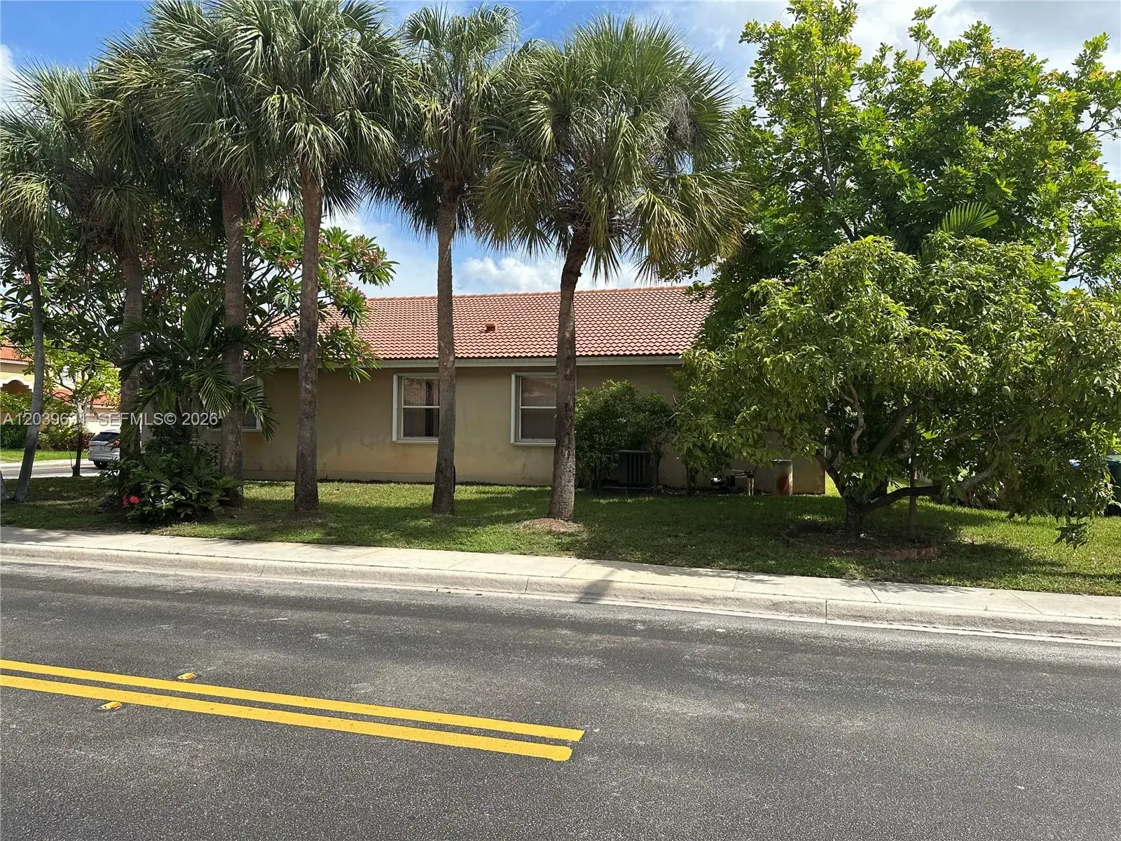 1579 SW 105th Ave, Pembroke Pines FL 33025