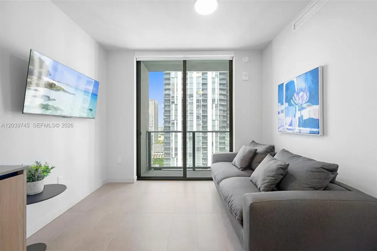121 NE 5th St # 3006, Miami FL 33132