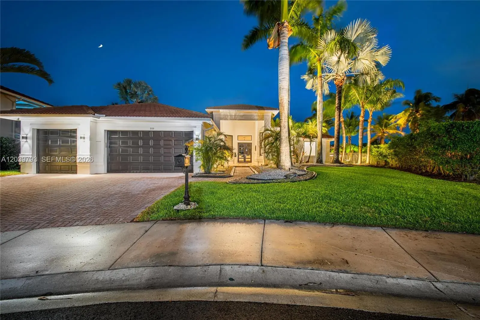 935 Gulfstream Ct, Weston FL 33327