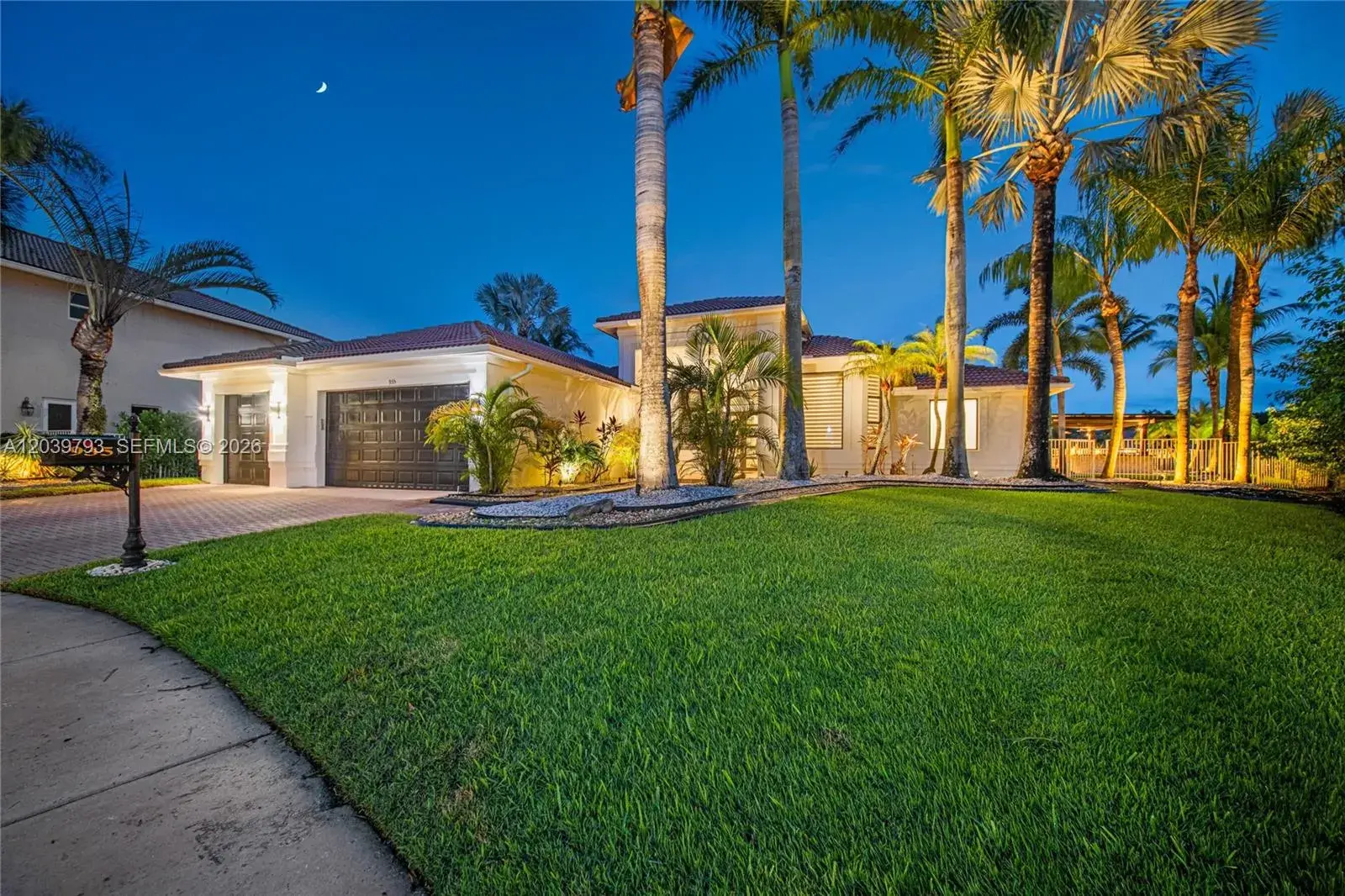 935 Gulfstream Ct, Weston FL 33327