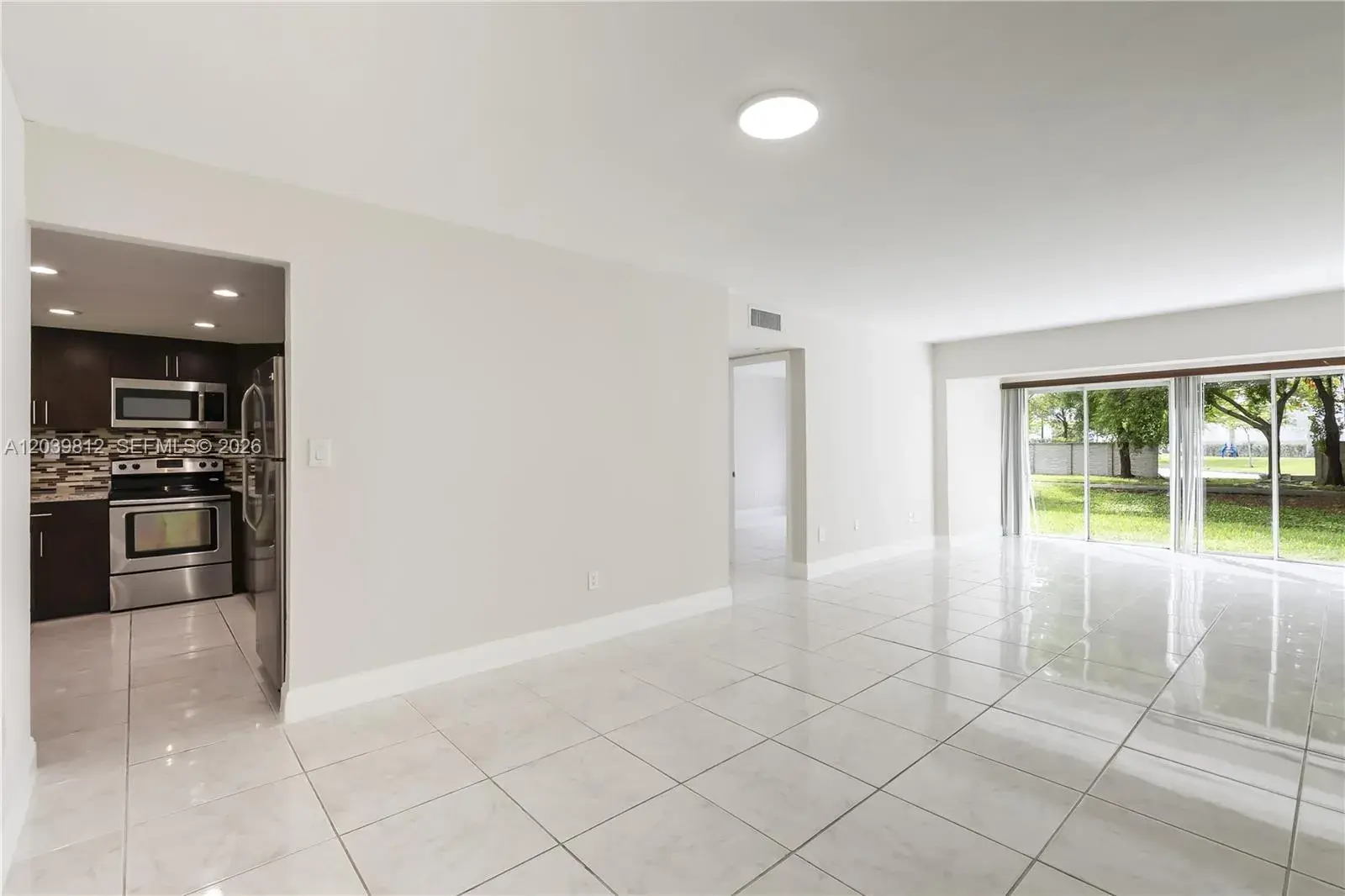 1 bedroom 1 bath Residential Lease for rent at 9180 Fontainebleau Blvd # 103, Miami FL 33172