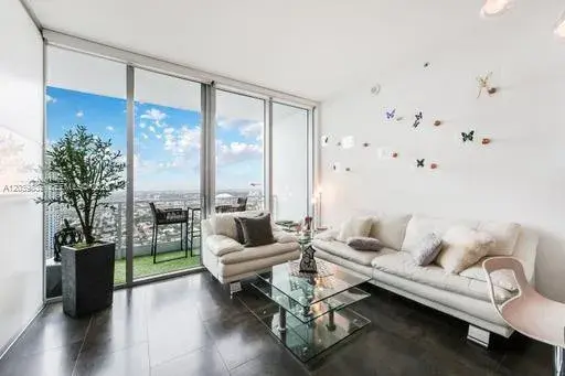 1 bedroom 1 bath for sale at 92 SW 3rd St # 5108, Miami FL 33130