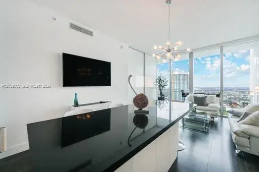 92 SW 3rd St # 5108, Miami FL 33130