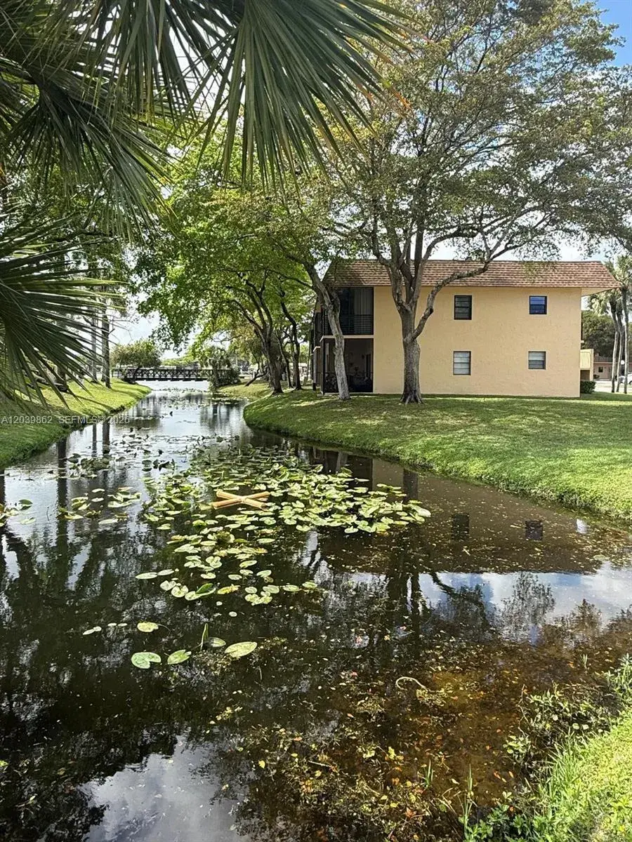 2 Briarwood Cir # 212, Hollywood FL 33024