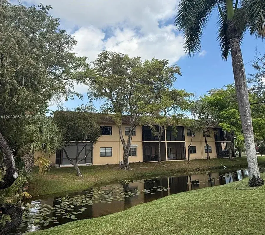 2 Briarwood Cir # 212, Hollywood FL 33024
