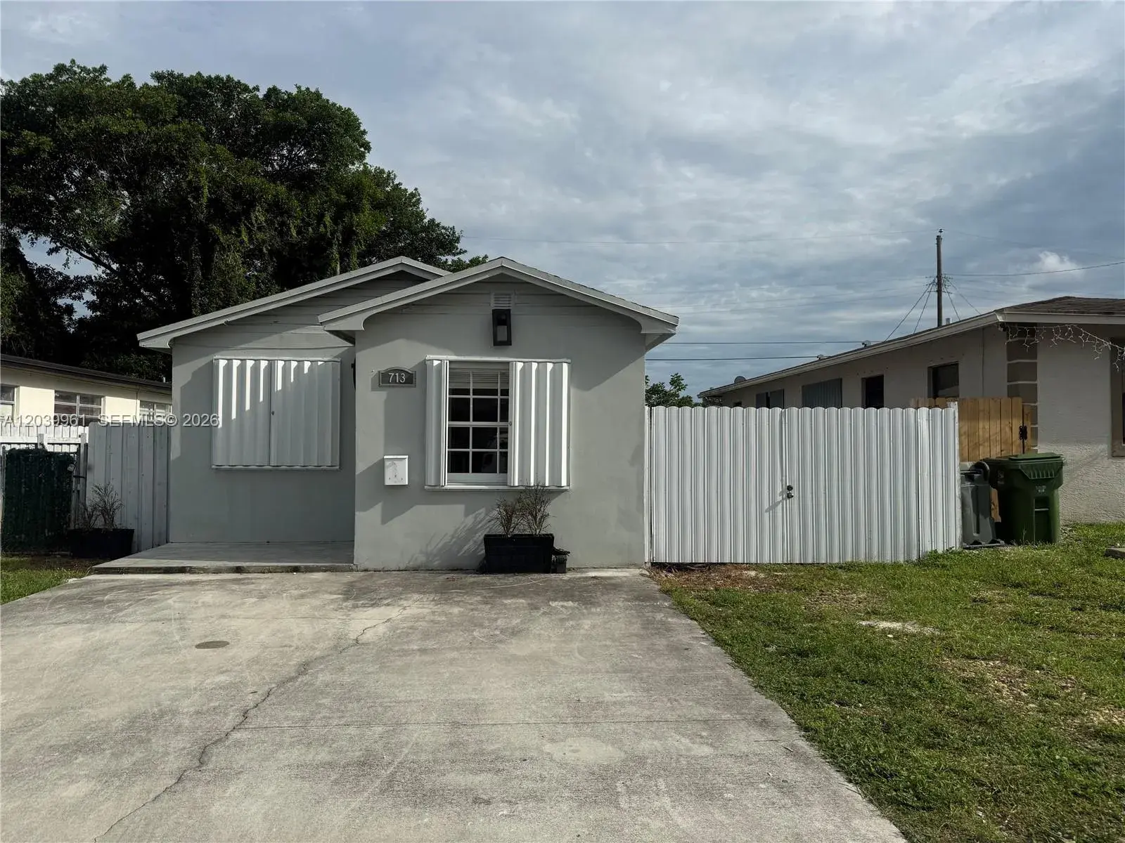 2 bedroom 2 bath Residential Lease for rent at 713 NW 4th St, Hallandale Beach FL 33009