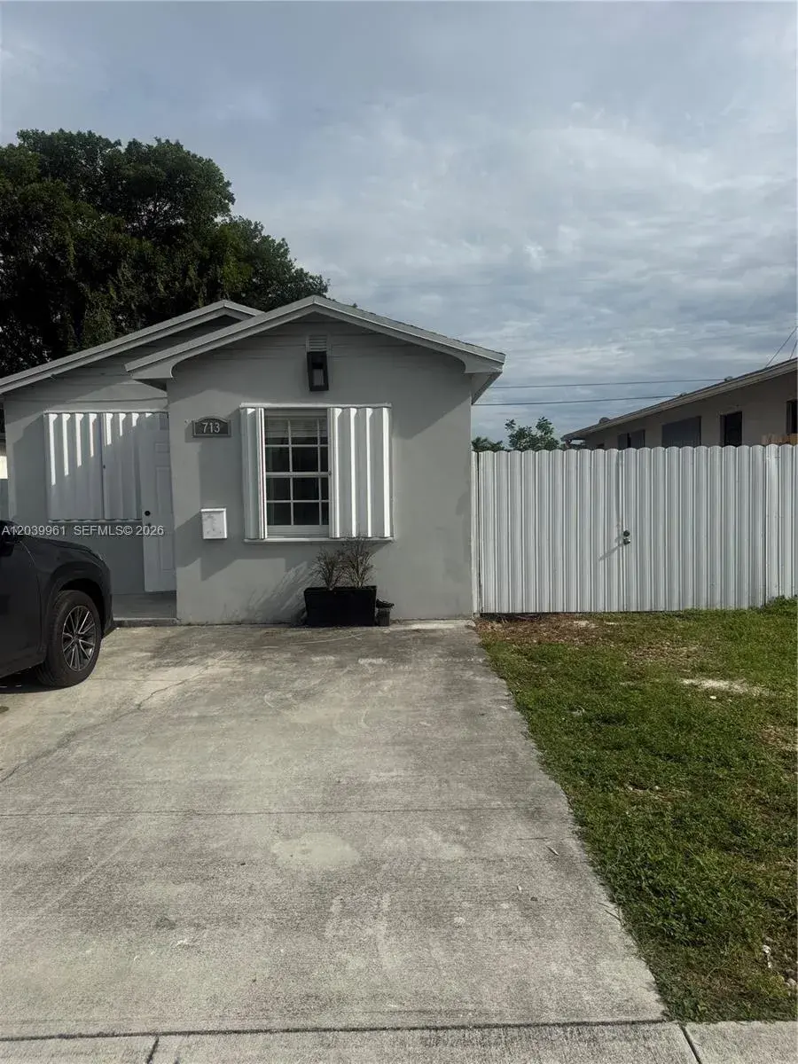 713 NW 4th St, Hallandale Beach FL 33009