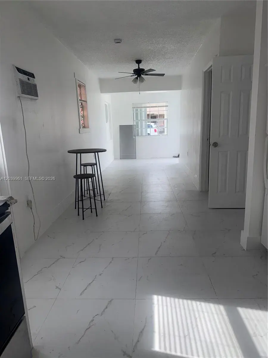 713 NW 4th St, Hallandale Beach FL 33009