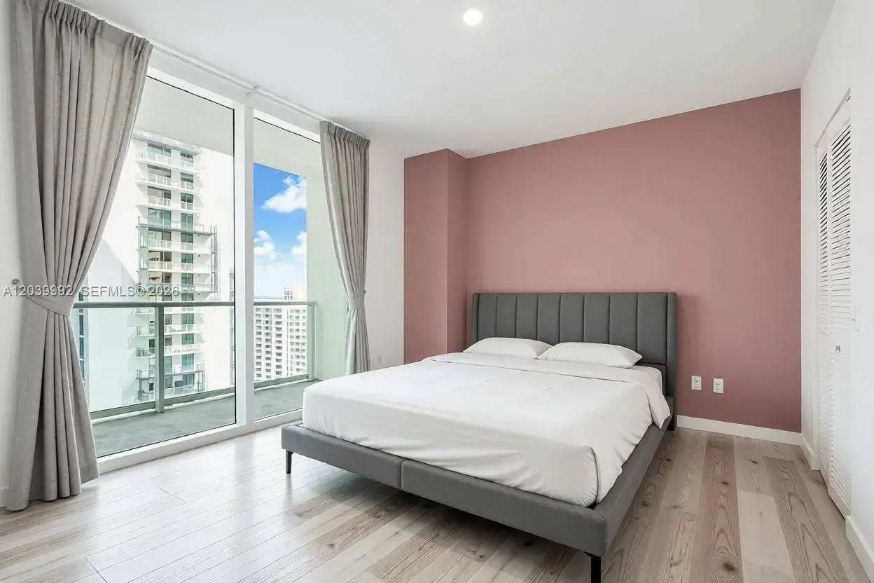 300 S Biscayne Blvd # 0, Miami FL 33131