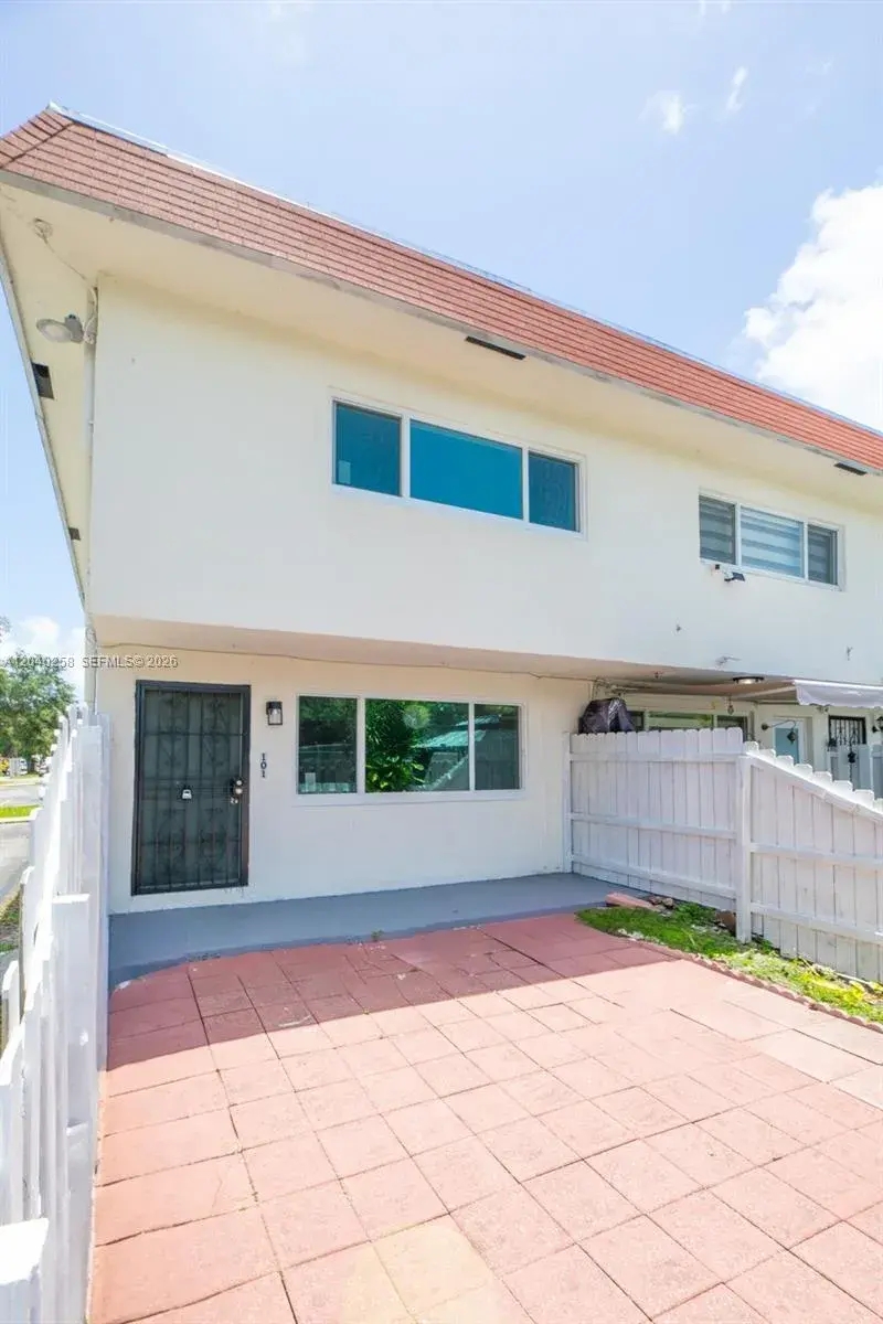 1450 NE 151st St # 101, Miami FL 33162