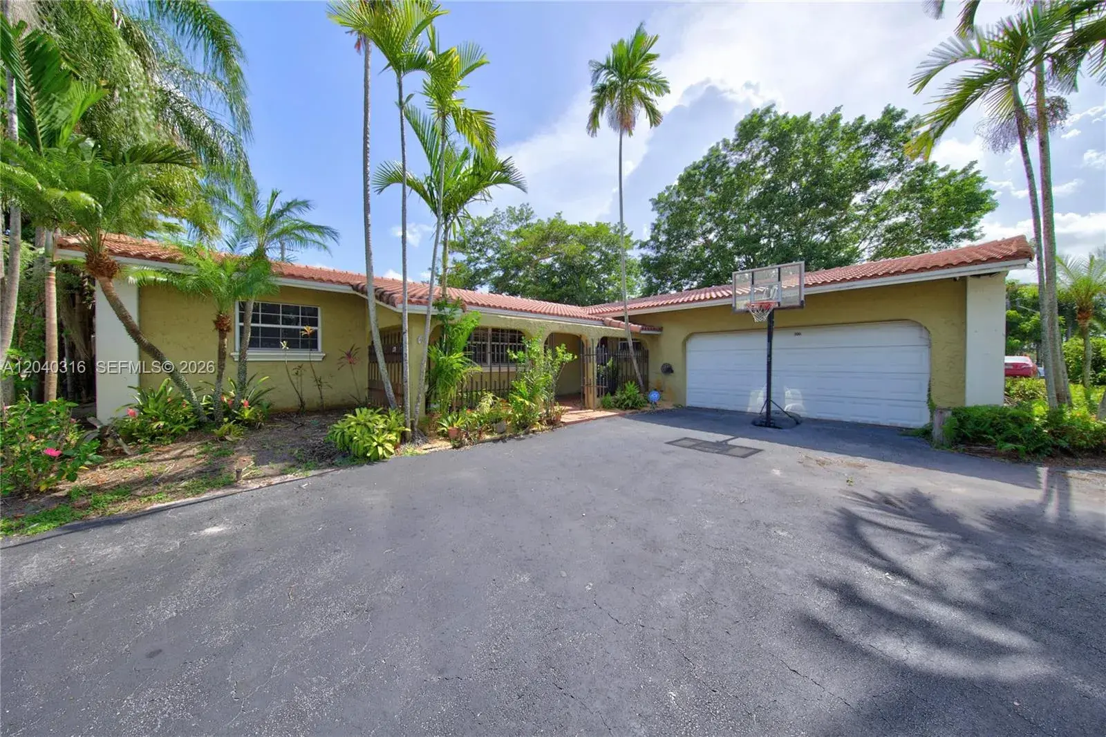 5300 Fillmore St, Hollywood FL 33021