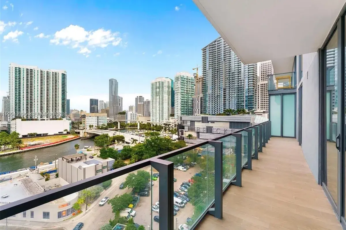 88 SW 7th St # 712, Miami FL 33130