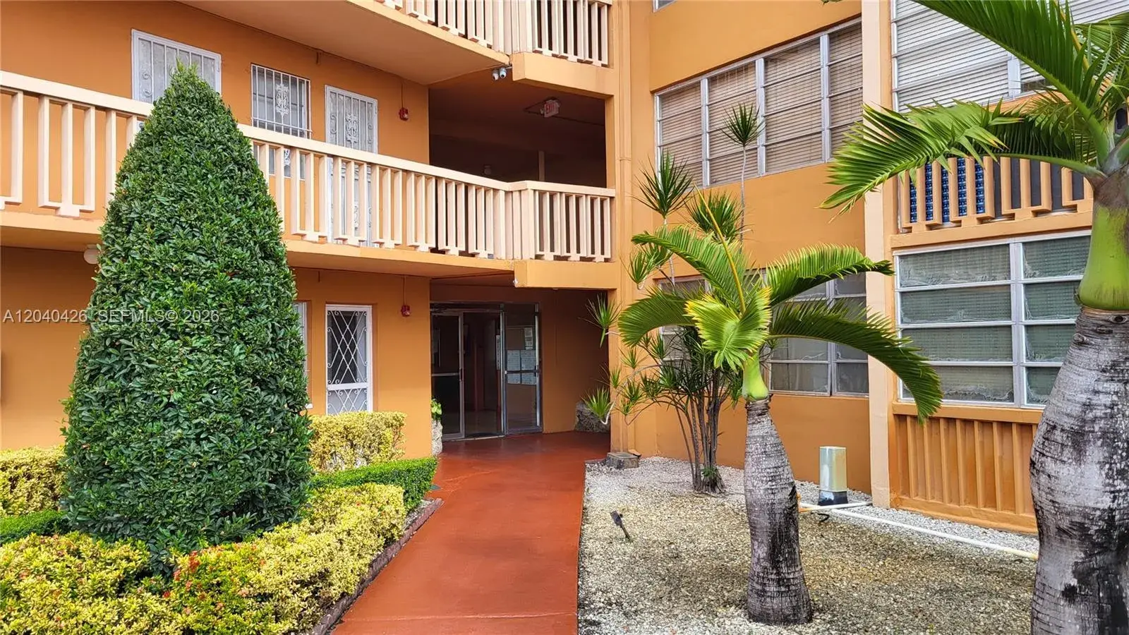 1 bedroom 1 bath Residential Lease for rent at 1591 NE Miami Gardens Dr # 306, Miami FL 33179