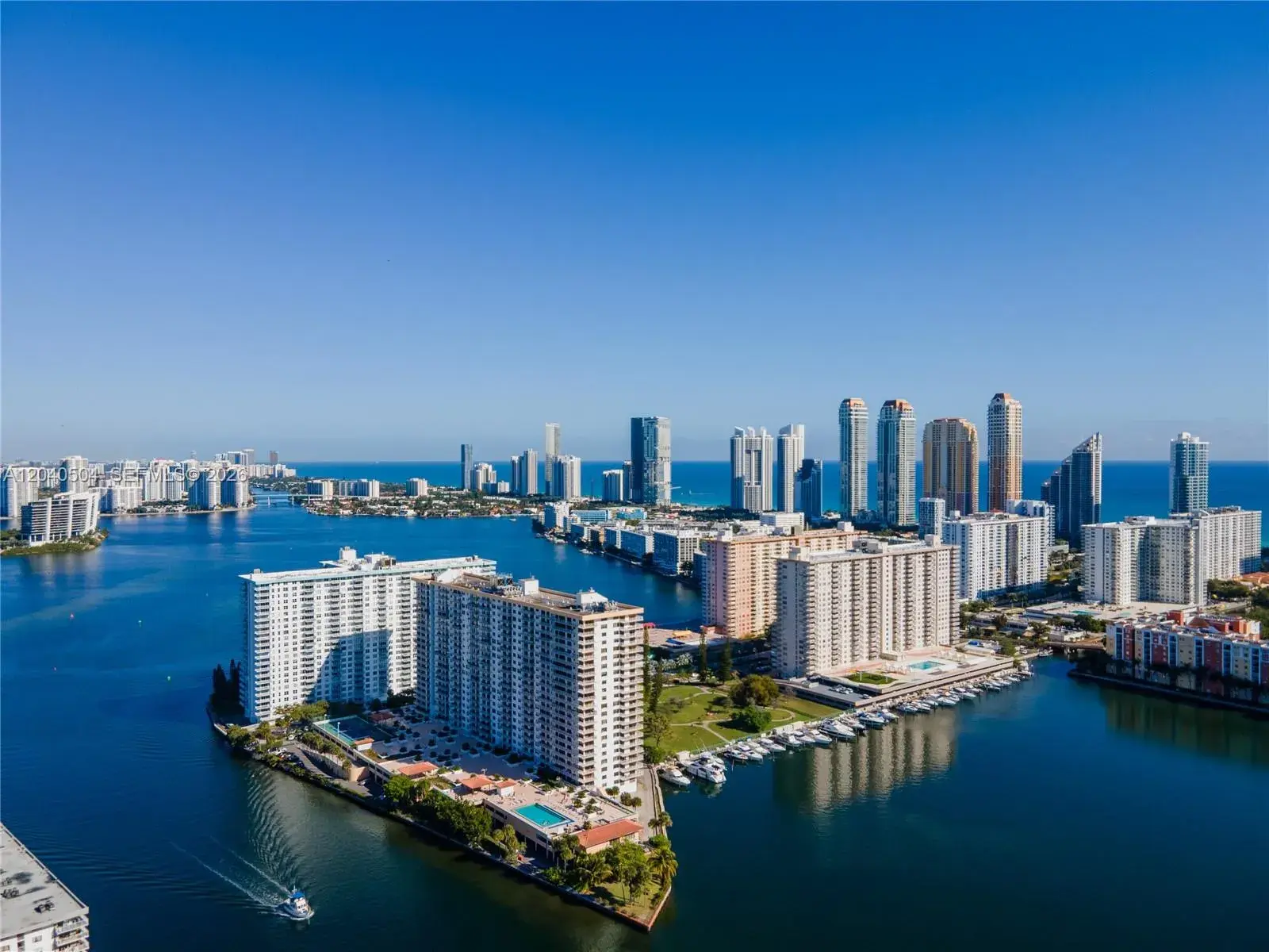 2 bedroom 2 bath for rent at 290 174th St # 318, Sunny Isles Beach FL 33160