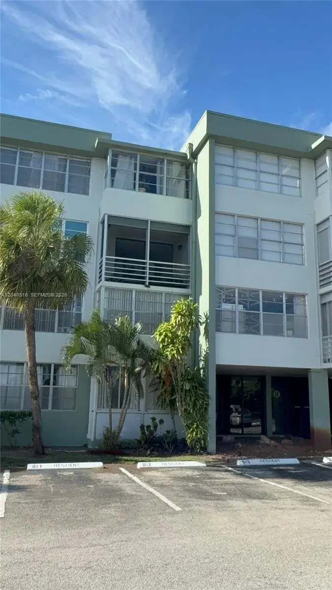 1 bedroom 1 bath Residential Lease for rent at 2741 Taft St # 211, Hollywood FL 33020