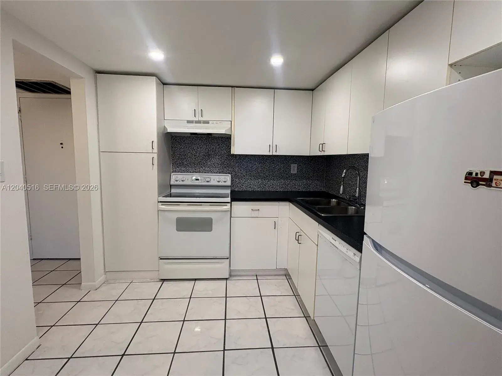 2741 Taft St # 211, Hollywood FL 33020