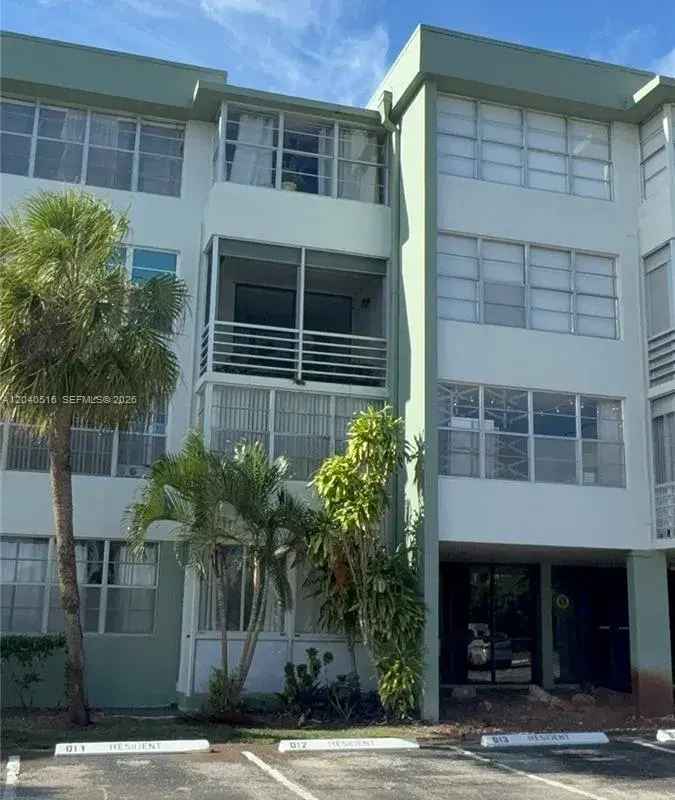 2741 Taft St # 211, Hollywood FL 33020