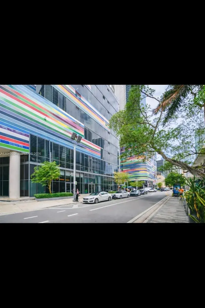 1 bedroom 1 bath Residential Lease for rent at 45 SW 9th St # 1004, Miami FL 33130