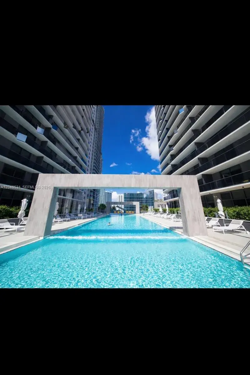 45 SW 9th St # 1004, Miami FL 33130