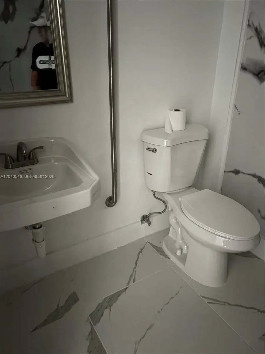 285 NW 27th Ave # 17, Miami FL 33125
