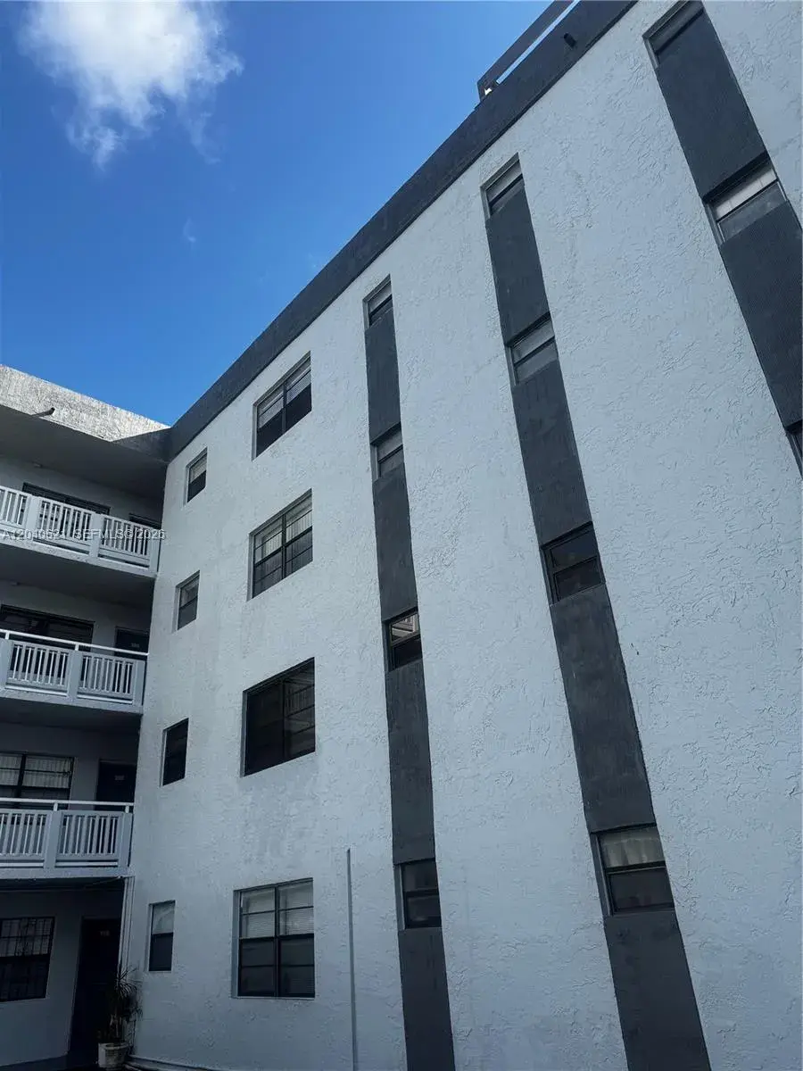 1 bedroom 2 bath Residential for sale at 13500 NE 3rd Ct # 120, North Miami FL 33161
