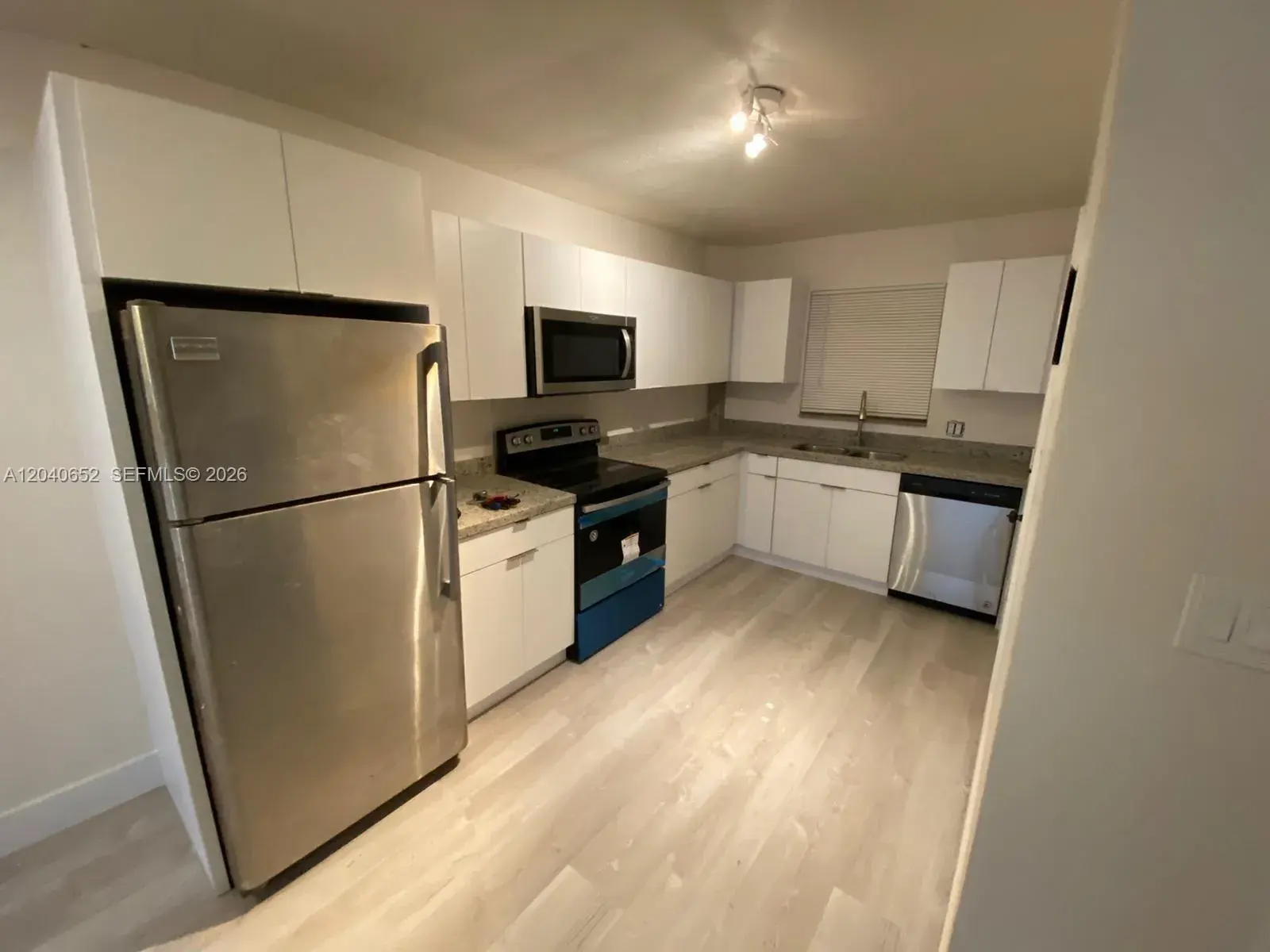 1 bedroom 1 bath Residential Lease for rent at 1939 Jefferson St # 102, Hollywood FL 33020