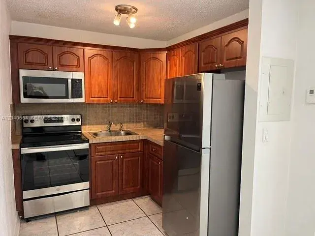 444 SW 4th St # 404, Miami FL 33130