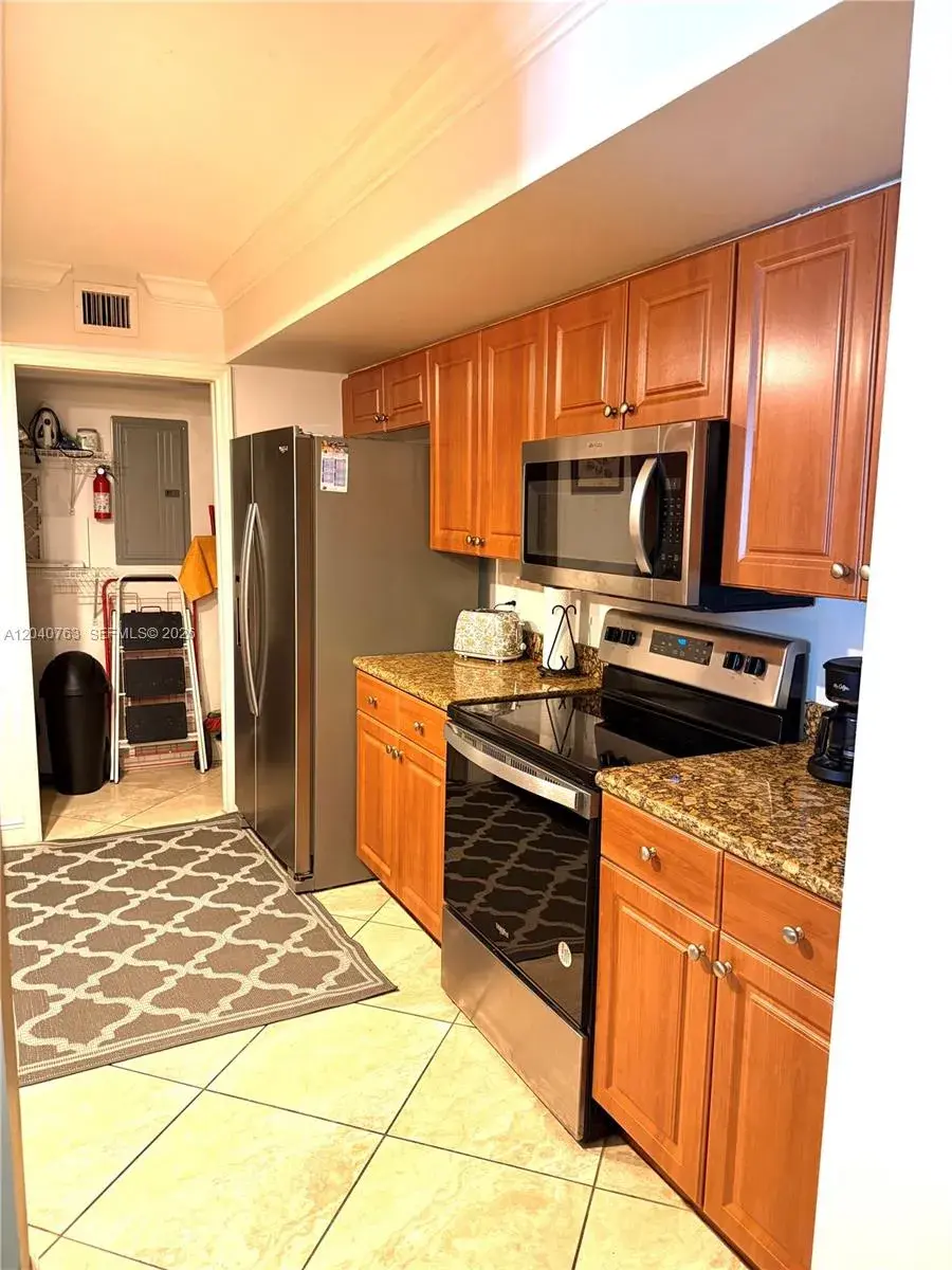 6917 Collins Ave # 506, Miami Beach FL 33141