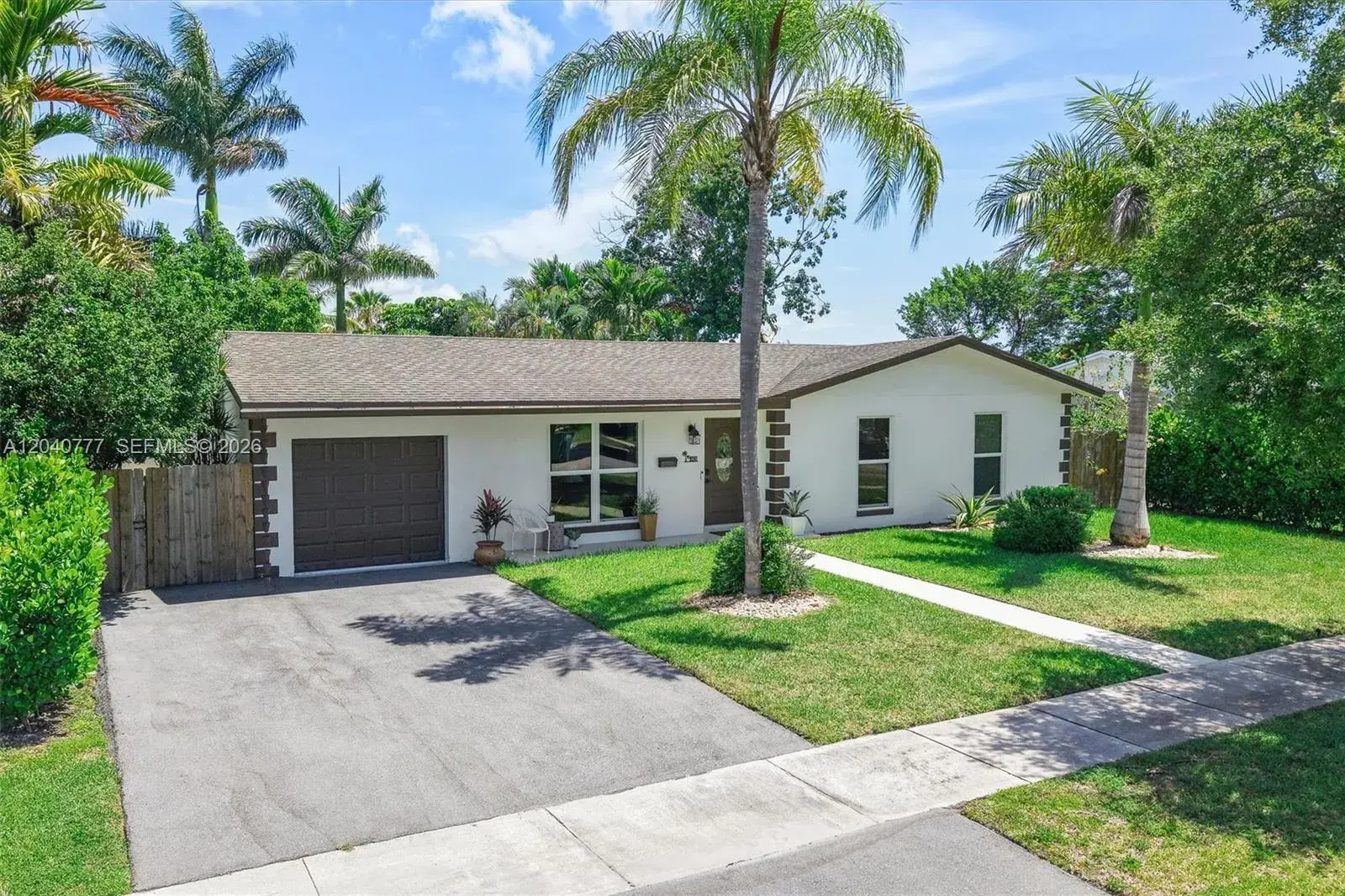 4 bedroom 2 bath for sale at 9241 SW 183rd Ter, Palmetto Bay FL 33157