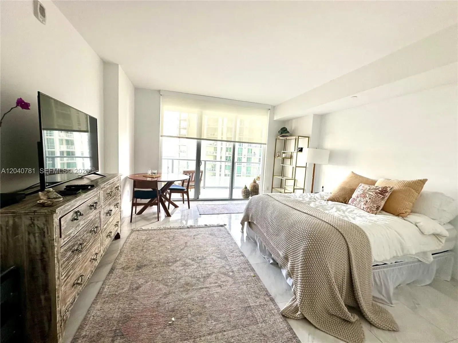 1 bath Residential Lease for rent at 1300 Brickell Bay Dr # 2106, Miami FL 33131