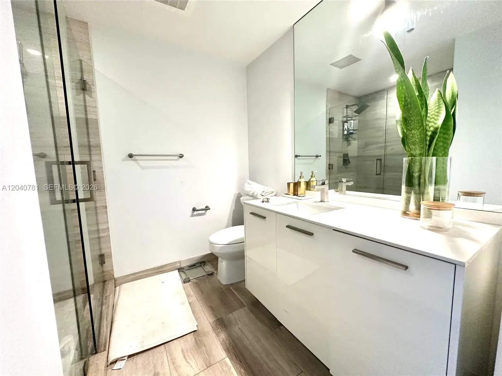 1300 Brickell Bay Dr # 2106, Miami FL 33131